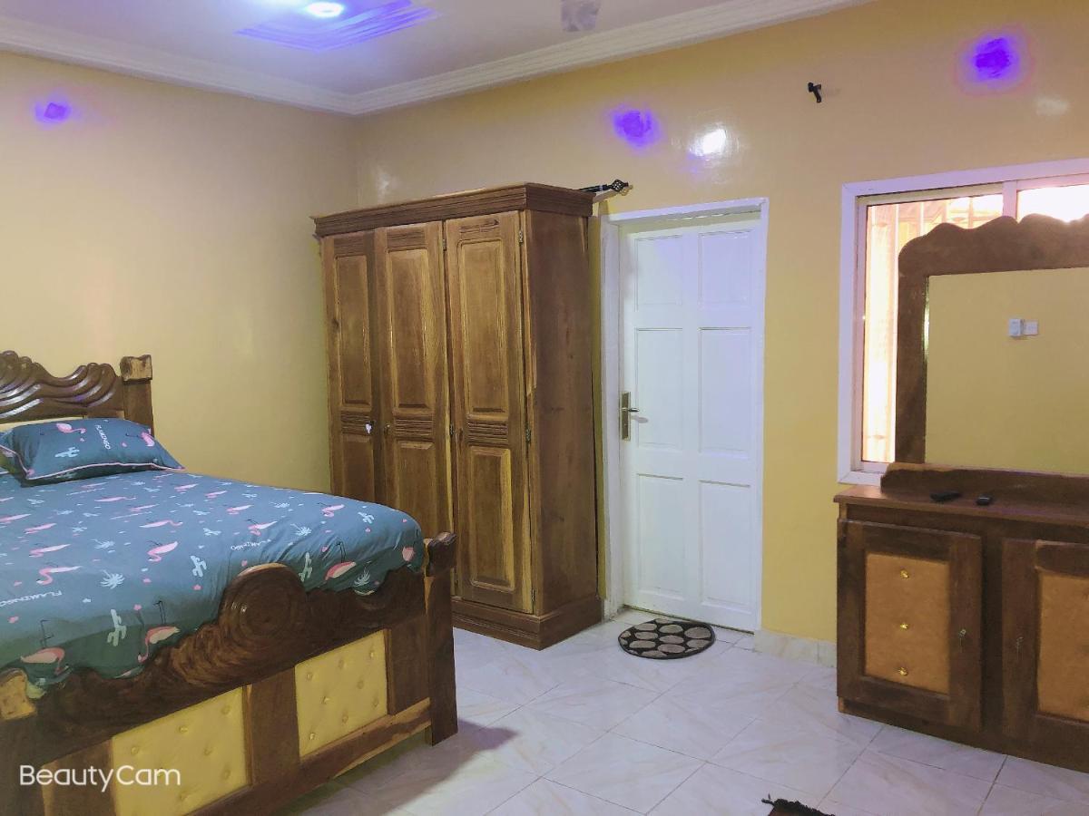 Awamuulamin Manneh Guest House Abuko Dış mekan fotoğraf